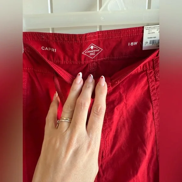 NWT St. John’s Bay Capri pants for women - Picture 3 of 4